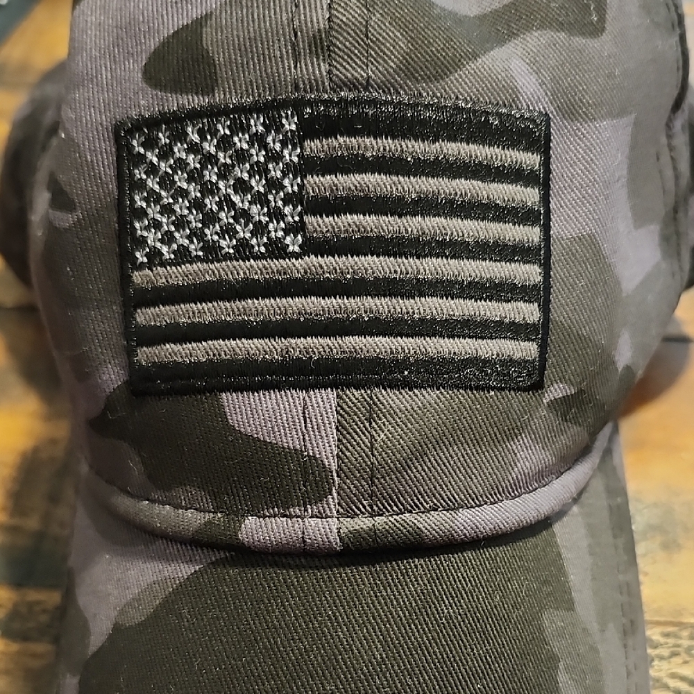 Nwot Black Camouflage Cap with Flag Patch - Picture 2 of 6